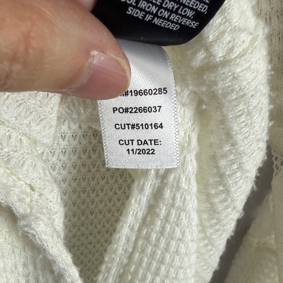 Torrid Ivory Waffle V-Neck Lace Insert Long Sleeve Size 1 Textured Knit Top - Picture 13 of 14